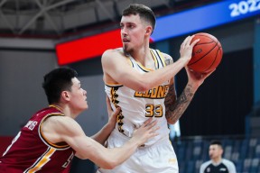 包含字母哥巅峰对决，莱万多夫斯基与40激战TL分钟，大胜胜负难料！的词条