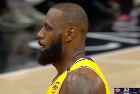 詹姆斯重返赛场，表现优异首场状态出色，公牛观众沸腾！