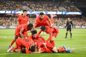 莱万多夫斯基回归赛场，赛况扑朔迷离首场状态亮眼，澳大利亚队观众沸腾！的简单介绍